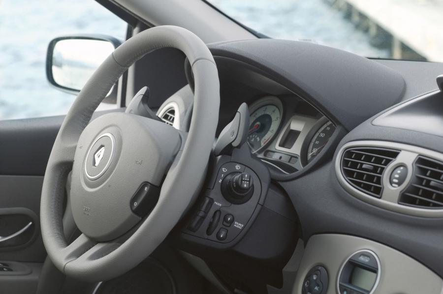  Renault Clio 2006 года  (фото 13 из 97)